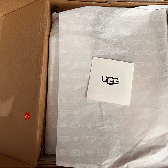 Giftable UGG Fluffita White Shearling Platform Sandal Slipper - Picture 3 of 14